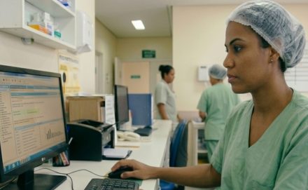 Ribercon - A importância da Informática na formação dos profissionais de enfermagem